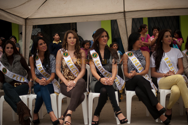 Visita de las Candidatas a Reina Mundial del Banano 2011
