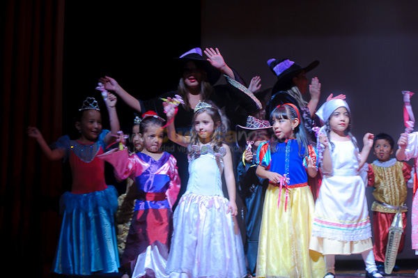 Obra de Teatro Los Coleccionistas por Los Andes