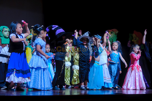 Obra de Teatro Los Coleccionistas por Los Andes