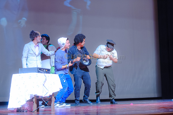 Obra de Teatro Los Coleccionistas por Los Andes