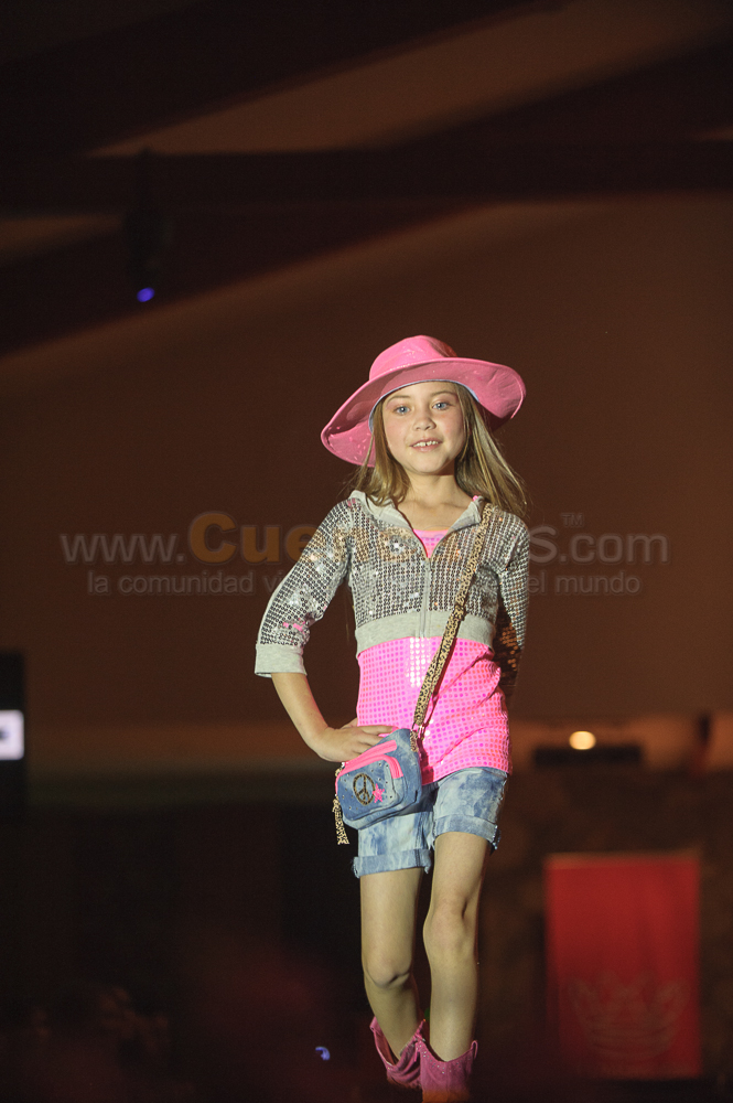 Desfile de Modas Victoria Pink
