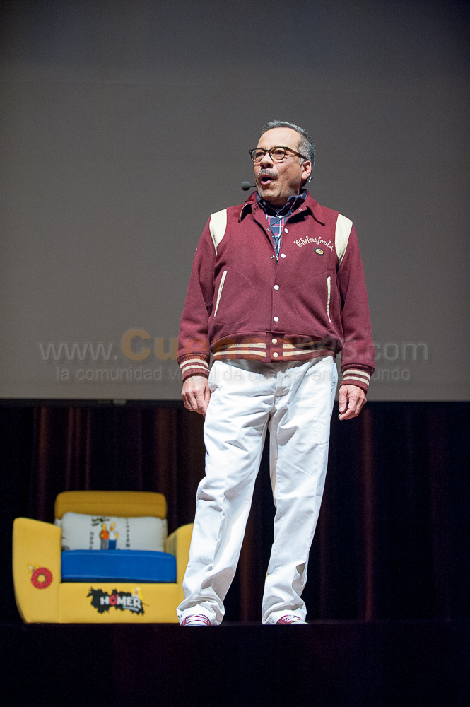 Humberto Velez voz Homero Simpson