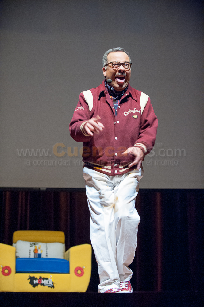 Humberto Velez voz Homero Simpson