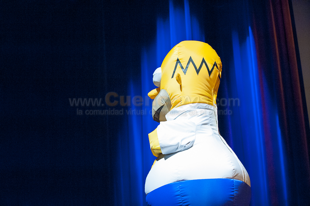 Humberto Velez voz Homero Simpson