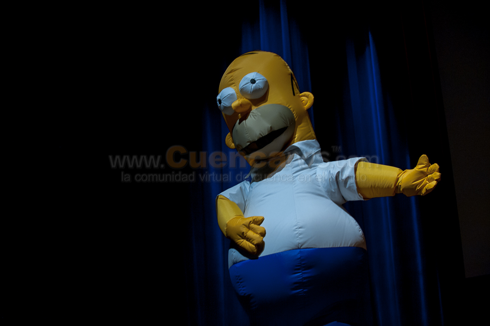 Humberto Velez voz Homero Simpson