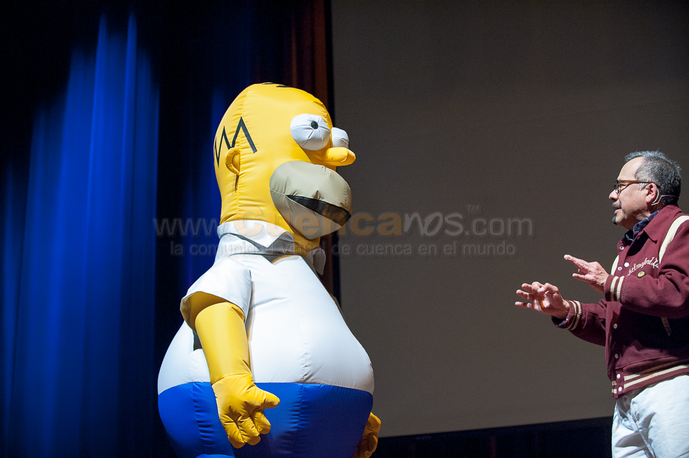 Humberto Velez voz Homero Simpson