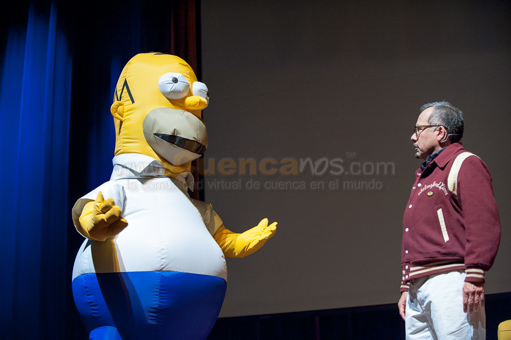 Humberto Velez voz Homero Simpson