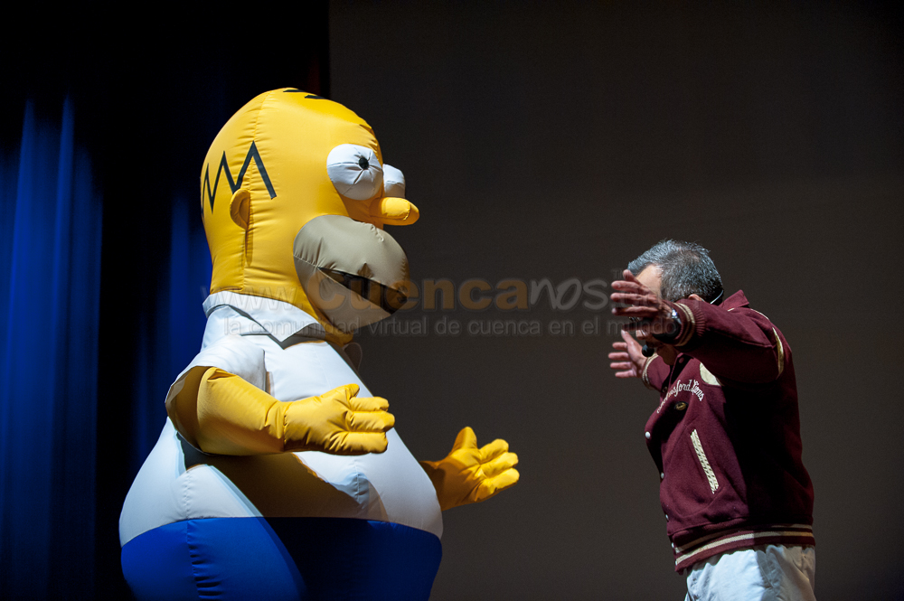 Humberto Velez voz Homero Simpson