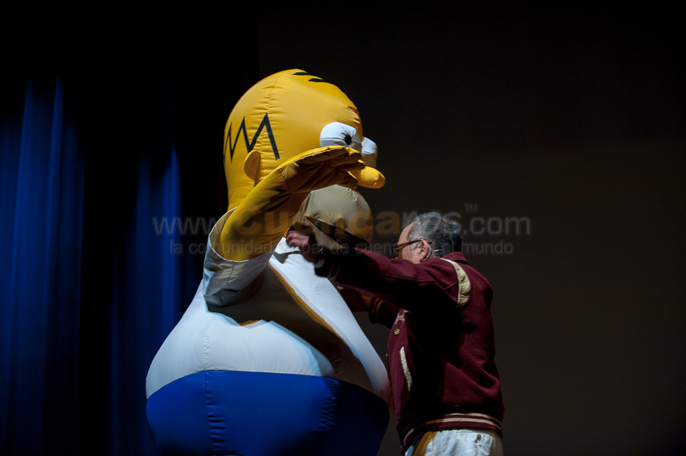 Humberto Velez voz Homero Simpson