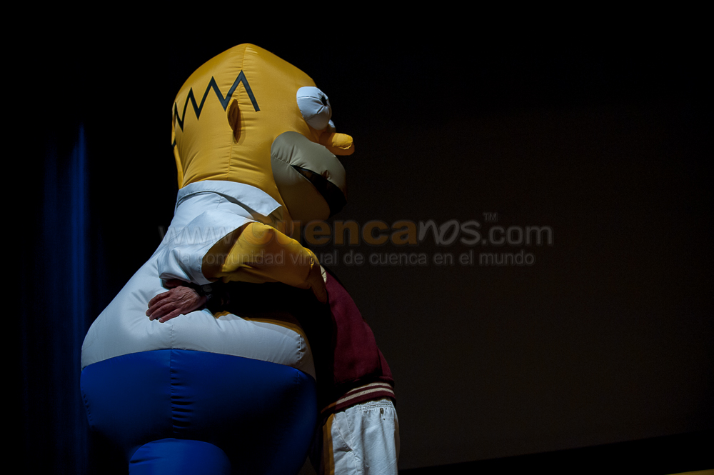 Humberto Velez voz Homero Simpson