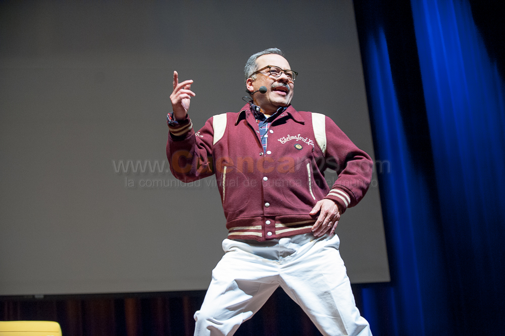 Humberto Velez voz Homero Simpson