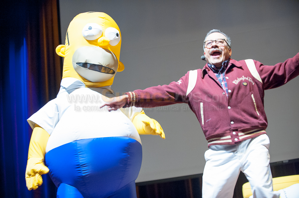 Humberto Velez voz Homero Simpson