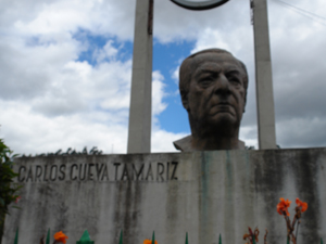 Monumento a Carlos Cueva Tamariz
