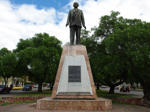 Monumento a Enrique Arizaga Toral